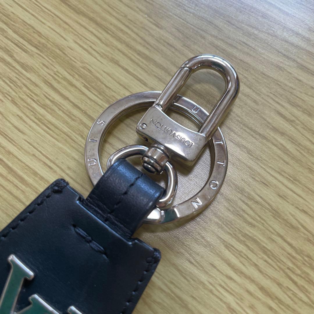 ルイヴィトン キーホルダー LV クロッシュ クレ キーリング - メルカリ