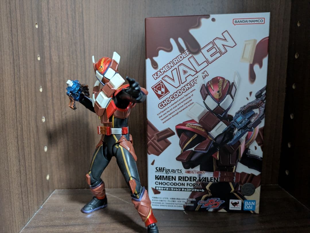 SHFiguarts 仮面ライダーヴァレン チョコドンフォーム S.H.Figuarts 仮面ライダーヴァレン チョコドンフォーム | 魂ウェブ