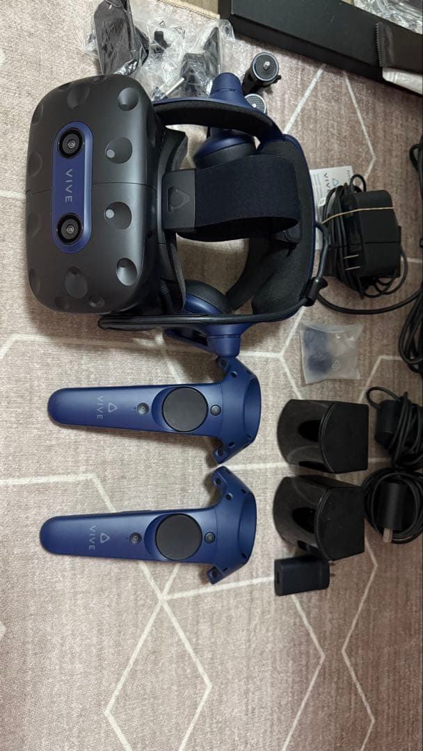 HTC VIVE PRO2 ￼フルセット Amazon.com: HTC Vive Pro 2 Full Kit, W126480745 : Video Games