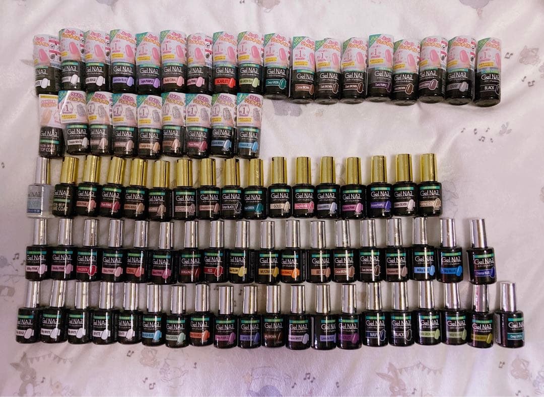 ジェルネイル182本、ネイルパーツ77品セット！ セリア ダイソー