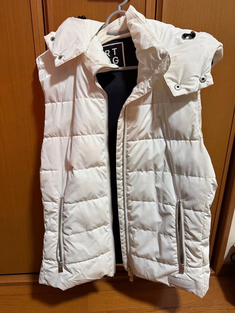 アダムスジャグラーダウンベスト - メルカリ