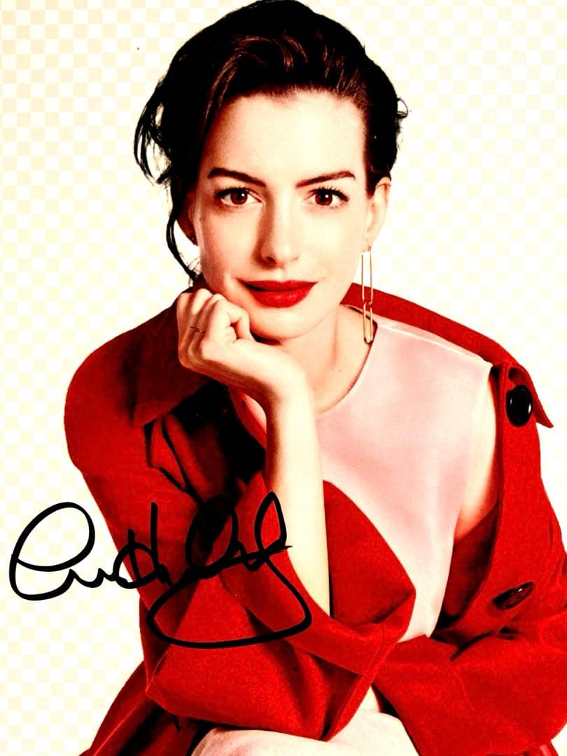 アン・ハサウェイ直筆サイン入り超大型写真…Anne Hathaway Anne Hathaway アン ハサウェイ 直筆サイン PHOTO | ハリウッド女優