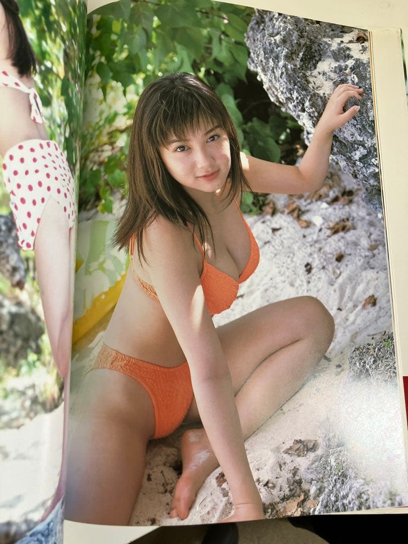 吉田里深写真集『Sixteen Revolution』 - メルカリ