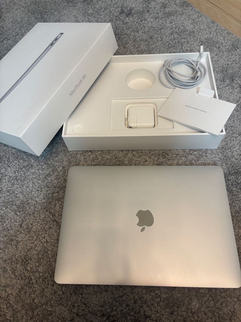 動作良好　MacBook Air 13.3 2020/8GB/シルバー Amazon.co.jp: 【整備済み品】 Apple MacBook Air Retina 2020(13