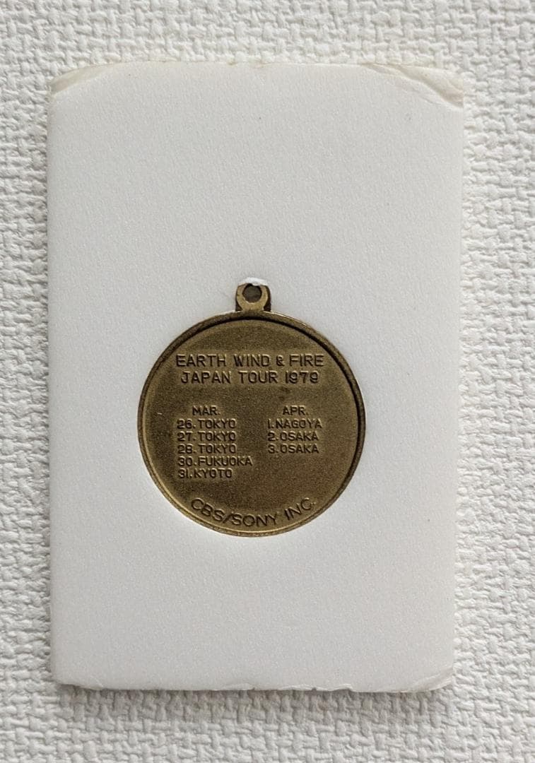 EARTH WIND & FIRE 黙示録（I am） LPレコード＋記念メダル - メルカリ