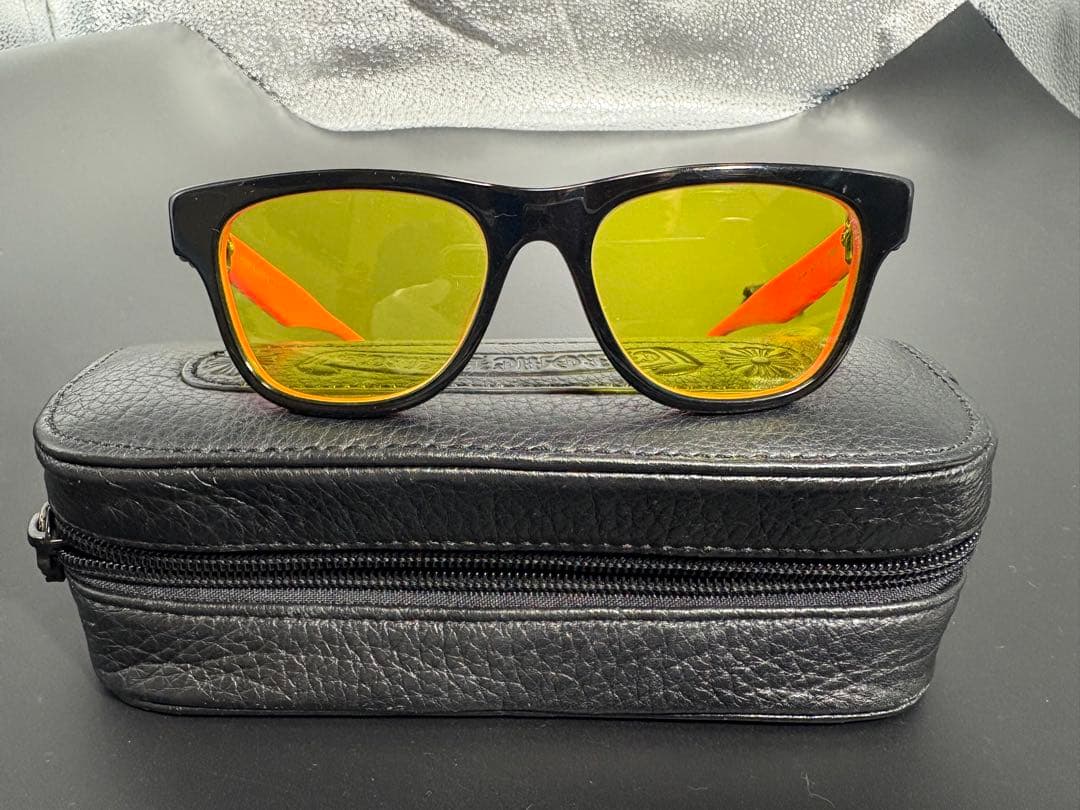 CHROME HEARTSアイウェア 劇渋 ブラック×ピンクのサングラス - メルカリ