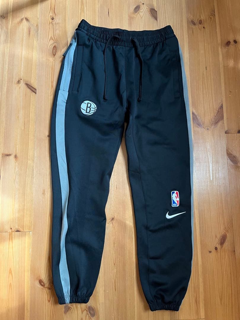 み*8様 Nike Brooklyn Nets トレーニングパンツ ブラック Men's Brooklyn Nets Nike Black/White 2023/24 Authentic Showtime Pants