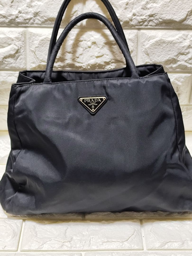 PRADA プラダ　ハンドバッグ　三角ロゴ　ナイロン　ブラック PRADA（プラダ） 極 美品 三角ロゴ プレート 金具 テスート ナイロン
