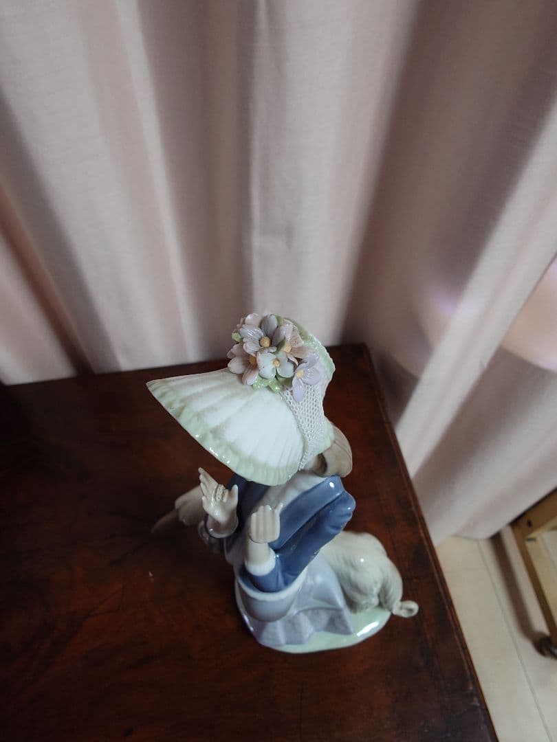 専用J様 LLADRO 青と白の陶器製女性像と犬 - メルカリ