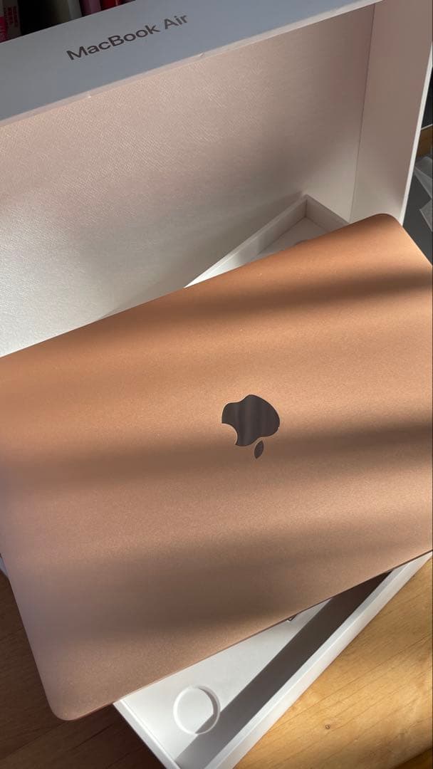 MacBook Air 13インチ / 256GB ゴールド　充電器つき Apple MacBook Air 13in (256GB SSD, M1, 8GB) Laptop - Gold