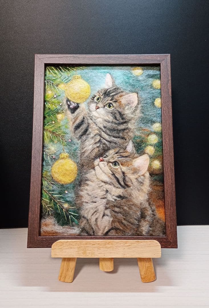 羊毛フェルト 絵画 「クリスマスのキラキラに夢中」 クリスマスがやってくる 羊毛フェルト フレーム ハンドメイド 羊毛絵画