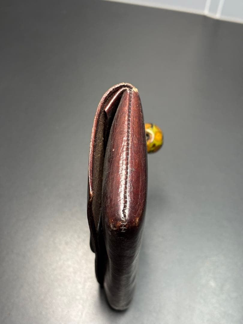 骨董品 煙草入れ 提げ物 勾玉 木製磨出 時代物 アンティーク 革製 英勲