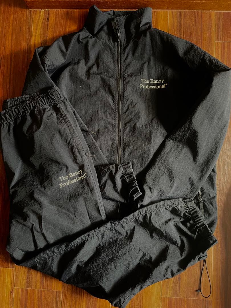 The Ennoy Professional ナイロンジャケット・パンツセット セットアップ。 今日の日中は割と暖かかった為、ENNOYのナイロン