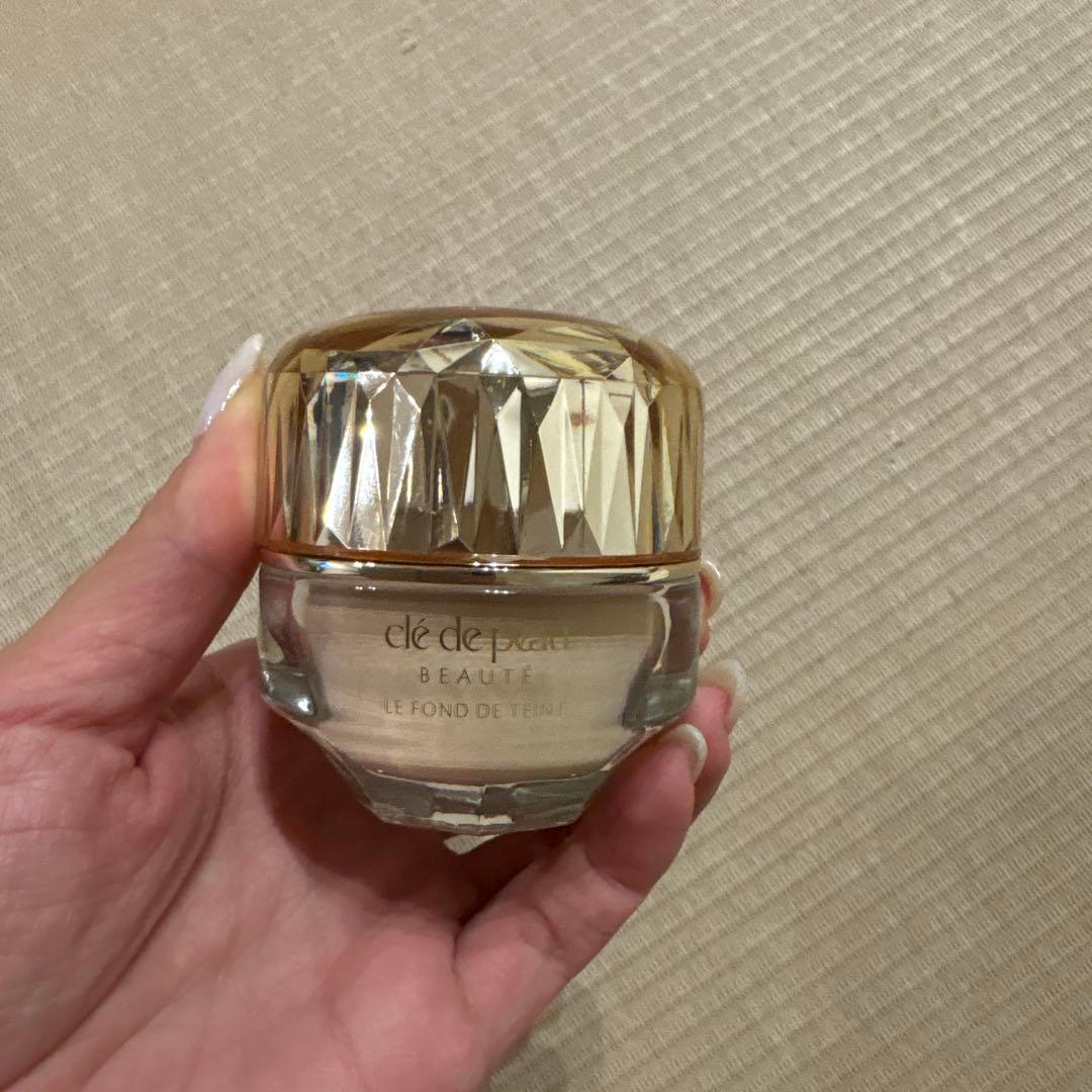 clé de peau クレ・ド・ポーボーテル・フォンドゥタンn ル・フォンドゥタンn オークル00 / クレ・ド・ポー ボーテ(Cle de