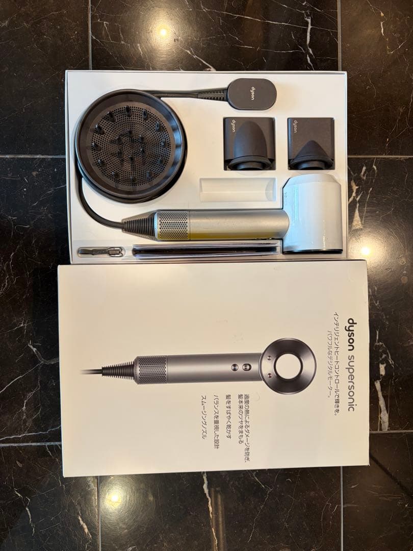 Dyson Supersonic ヘアドライヤー ホワイトシルバー【ジャンク品