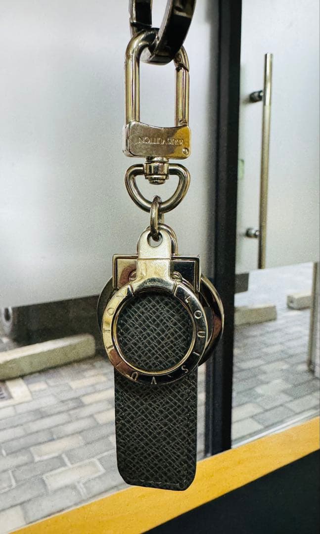 Louis Vuitton キーリング グレー チャーム ルイヴィトン 本物 - メルカリ