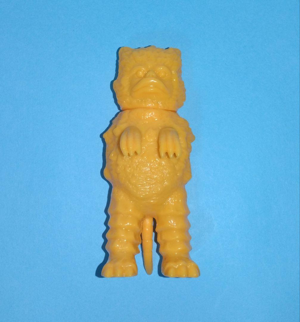 大ブルマァク展】ガラモン・ミニソフビ（黄色）入場者特典 - メルカリ