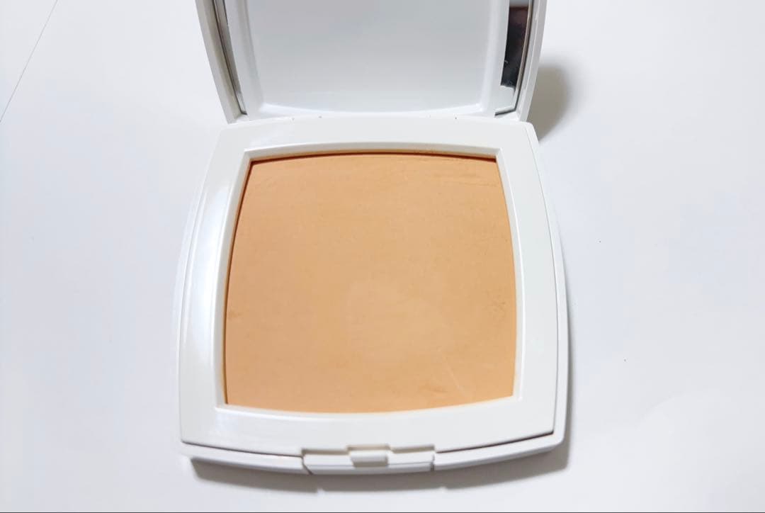 CHANEL LE BLANC パウダーファンデーション 20 BEIGE - メルカリ