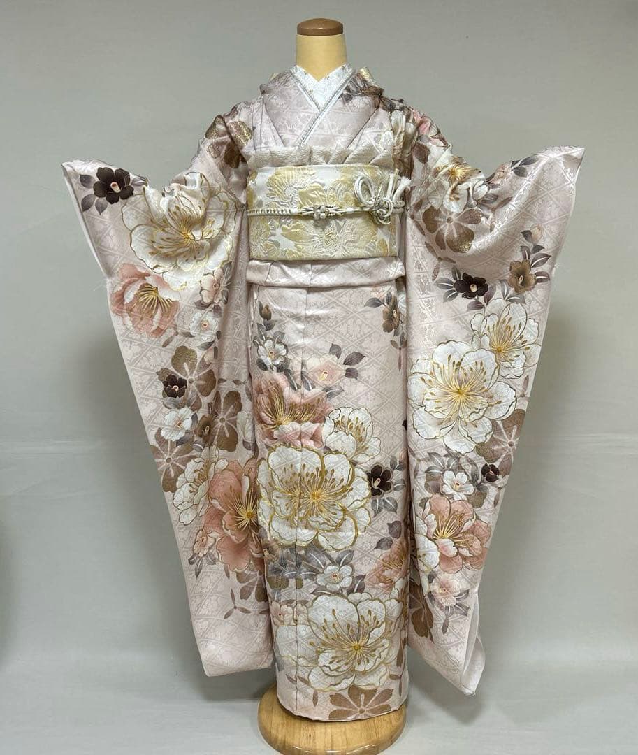 上品なくすみピンクの椿の柄の振袖フルセット 東京レトロ 白ピンク 椿柄 かわいい モダン 古典調 マーシュ彩【通販可