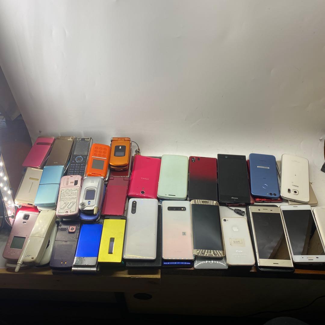 ガラケー　スマホ　まとめ売り　57個 ガラケー スマホ まとめ 4台 セット ジャンク 携帯電話の通販 by たげ
