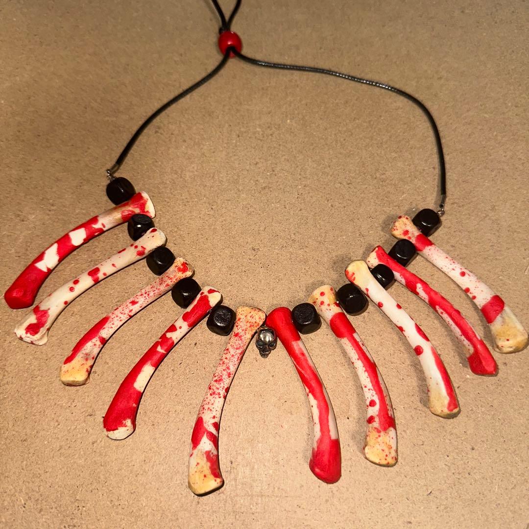 ハンドメイド 骨とビーズのネックレス ボーンネックレス 個性的な