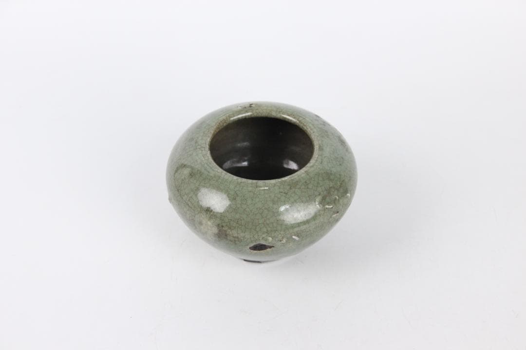 高麗時代後期（14世紀）青磁 象嵌 小壺　雲鶴文系　高麗青磁 FF01-09 雲鶴青磁 うんかくせいじ | 鶴田 純久の章 お話