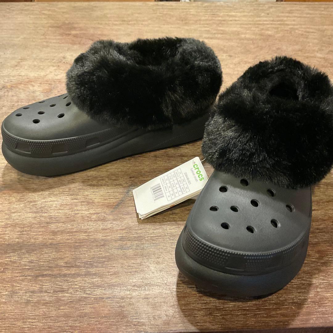 新品！クロックス ファーエバー クラッシュ 厚底 サンダル ブラック 黒