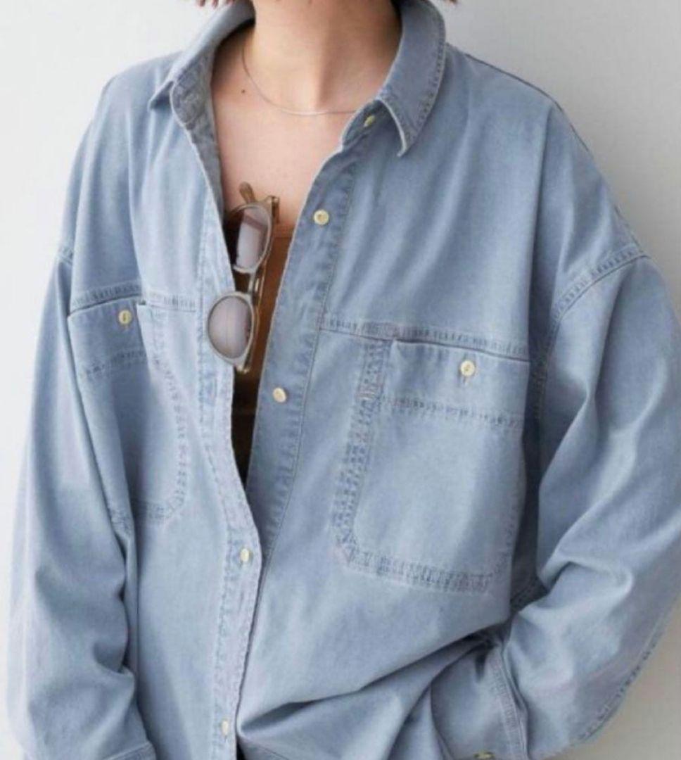 ⭐美品⭐Spick and Span ブリーチデニムルーズシャツ Spick & Span（スピックアンドスパン）の「ブリーチデニムルーズシャツ