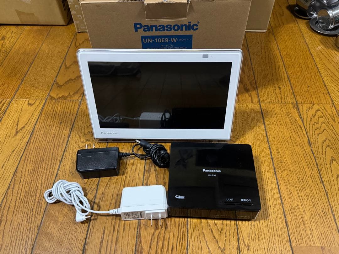 プライベートビエラ UN-10E9-W パナソニック Amazon.co.jp: Panasonic UN-10E9-W 10V Portable LCD TV Private
