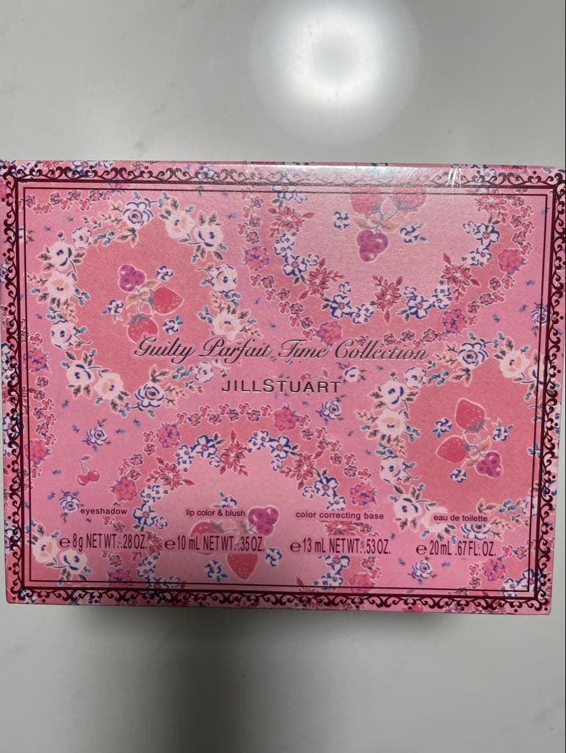 ジルスチュアート　 ギルティパフェタイムコレクション　クリスマスコフレ2024 ジルスチュアート24年クリスマスコフレ、“甘く罪深いベリーパフェ”着想