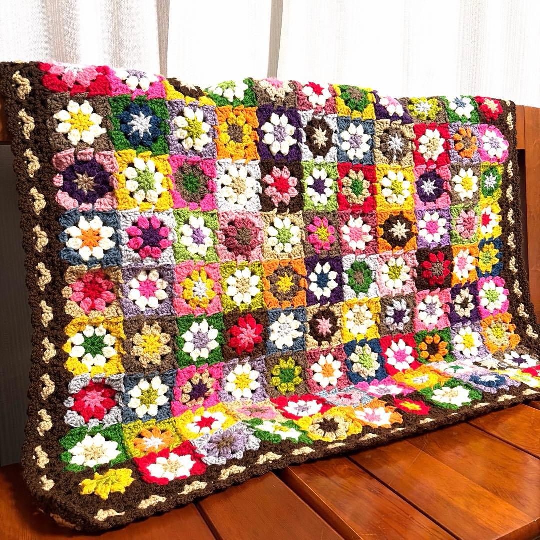 グラニースクエア❤️周りのハートが可愛いカラフルブランケット ブラウン ハンドメイド かぎ針編み グラニースクエア ブランケット ひざ掛け