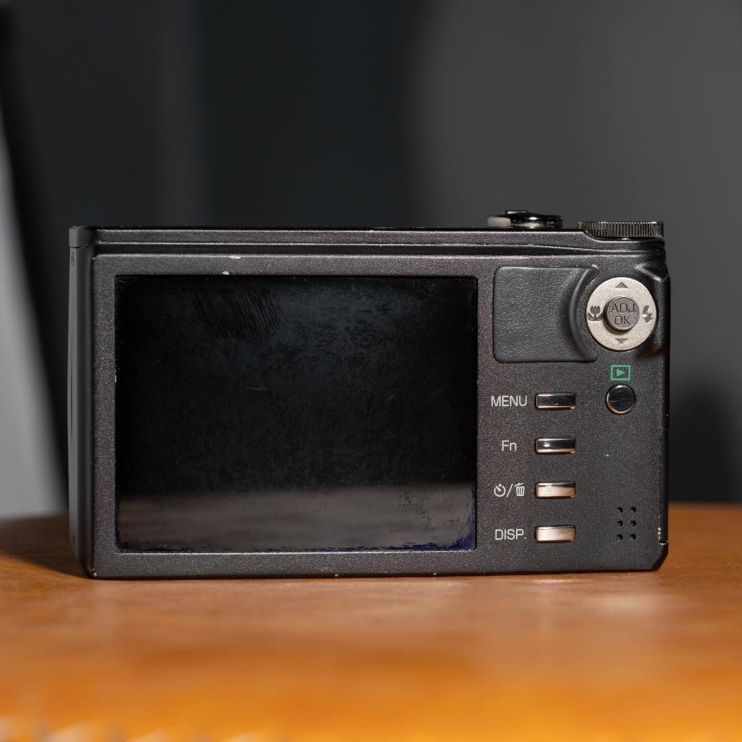 憧れのコンデジっぽさを味わえる】RICOH CX3 ブラック - メルカリ