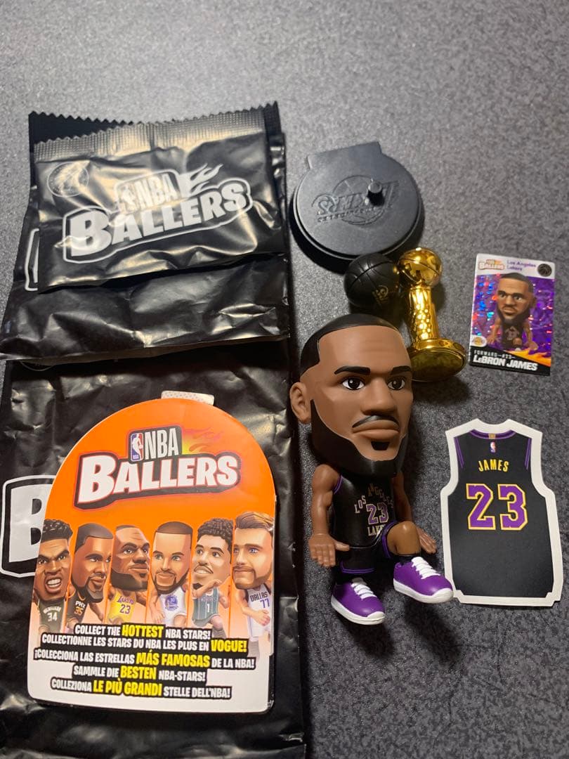希少品！レアNBA 5サプライズ　レブロンジェームズ リアルマスターピース NBAコレクション | BALLER'S Hoop Factory