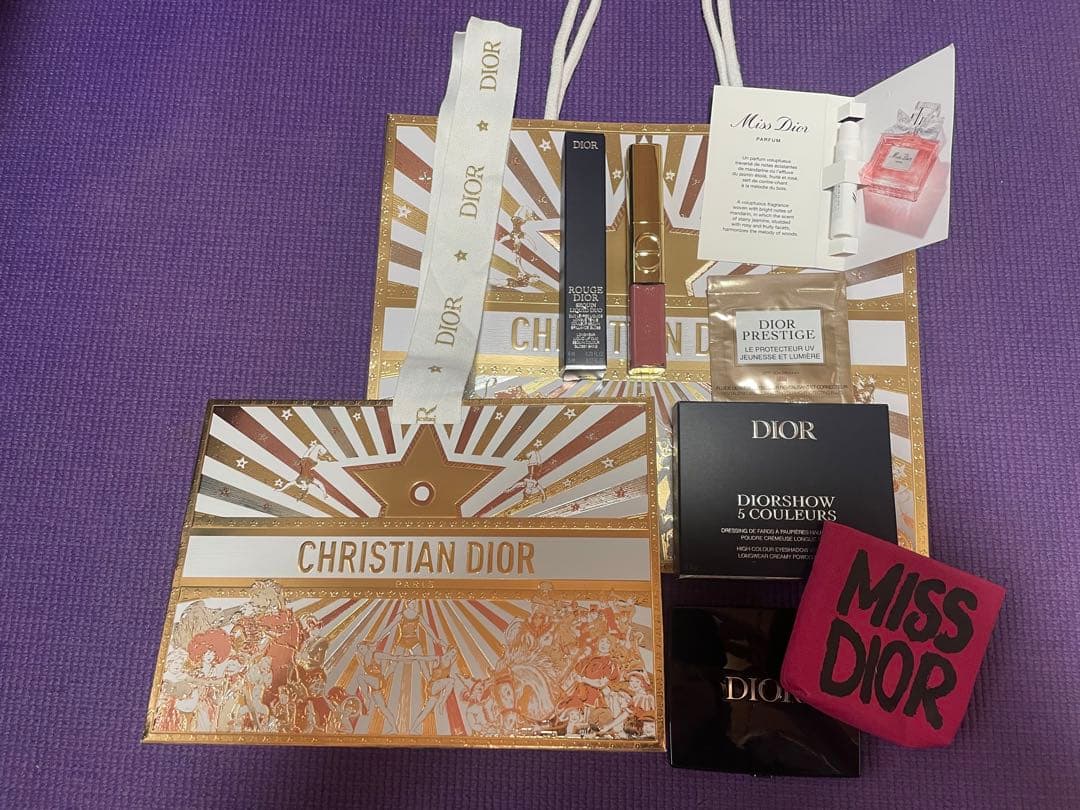 Dior ギフトセット リップグロスとアイシャドウ　2025限定品 ディオール×クリスマスコフレ2025】先行発売＆発売日は？｜アイ