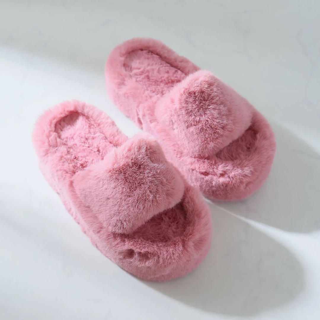 バズり中】ファーサンダル ピンク - メルカリ