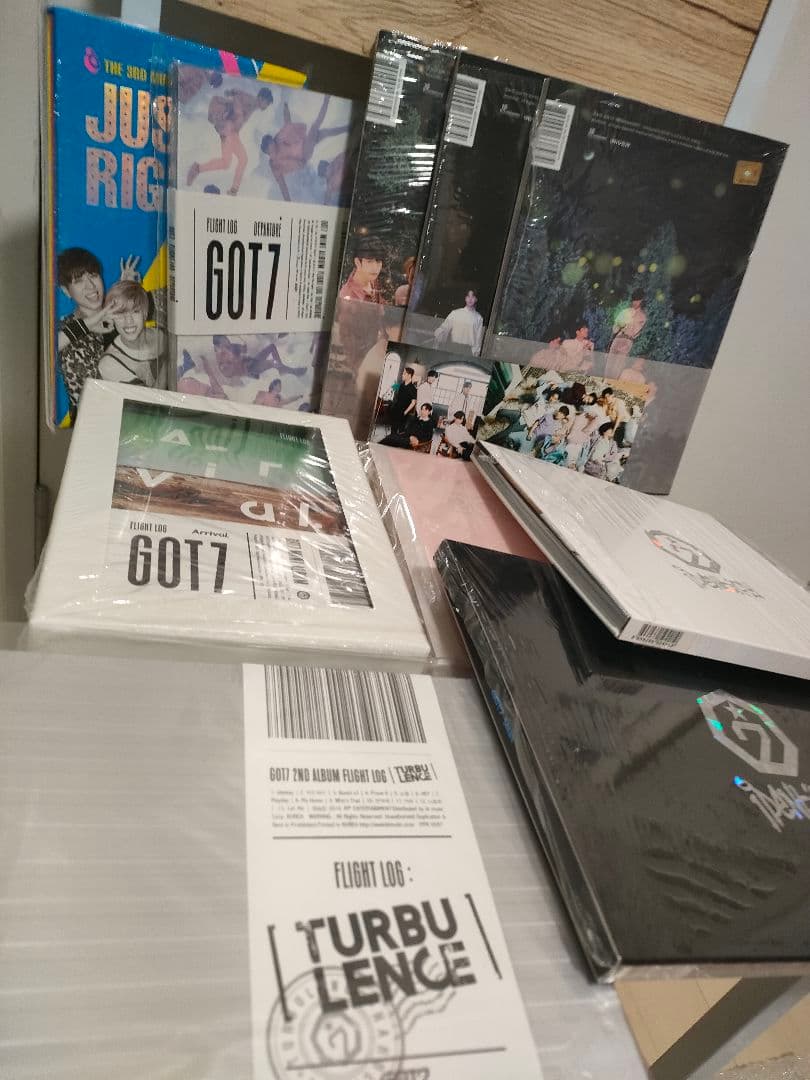 【売りつくし】GOT7【輸入盤CDセット】 安心の日本国内発送 DYE VER 5. 先行予約 特典 満載 GOT7 アルバム cd