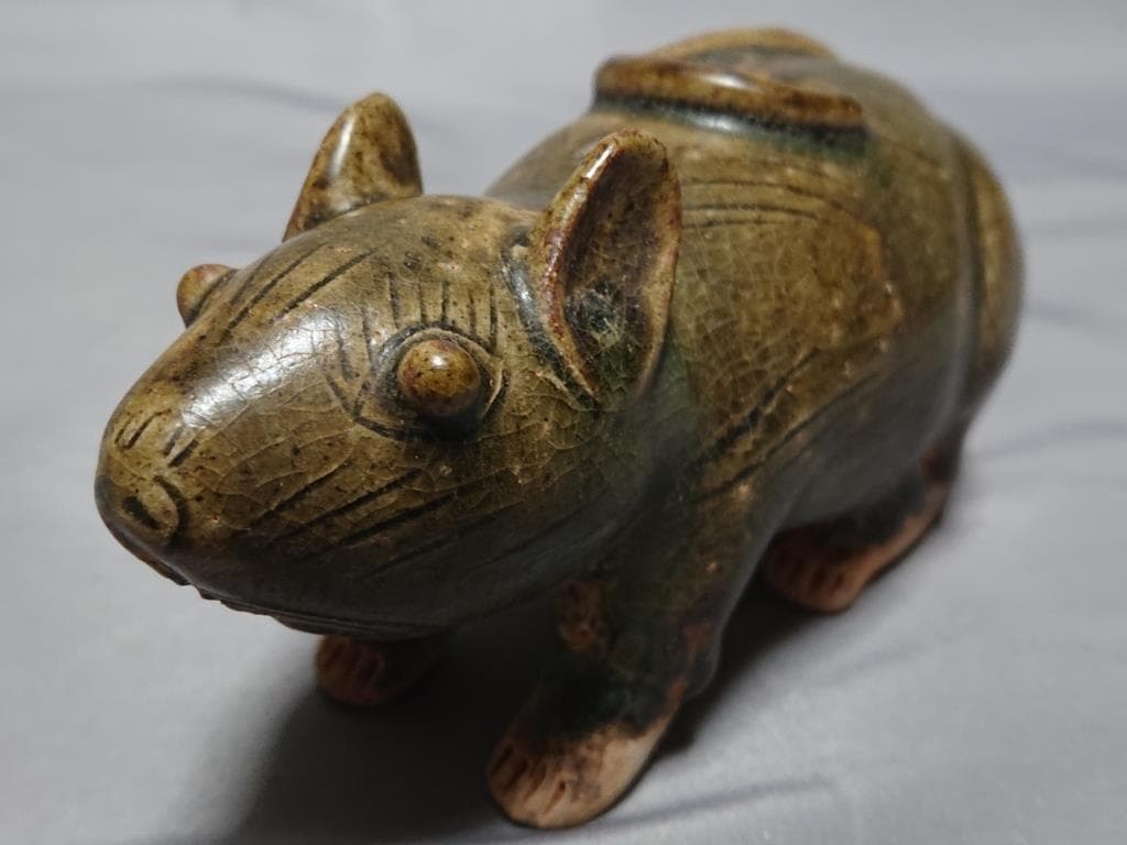 コレクター収集品　クメール 緑褐釉　鼠形壺（A）
