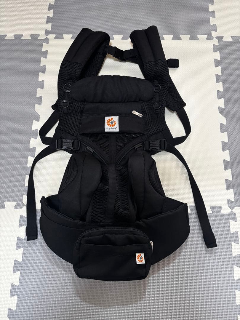 美品 ergobaby OMNI 360 ブラック 抱っこ紐 ergobaby OMNI 360 美品✨ブラック抱っこ紐 新生児 ベルト付属 - メルカリ
