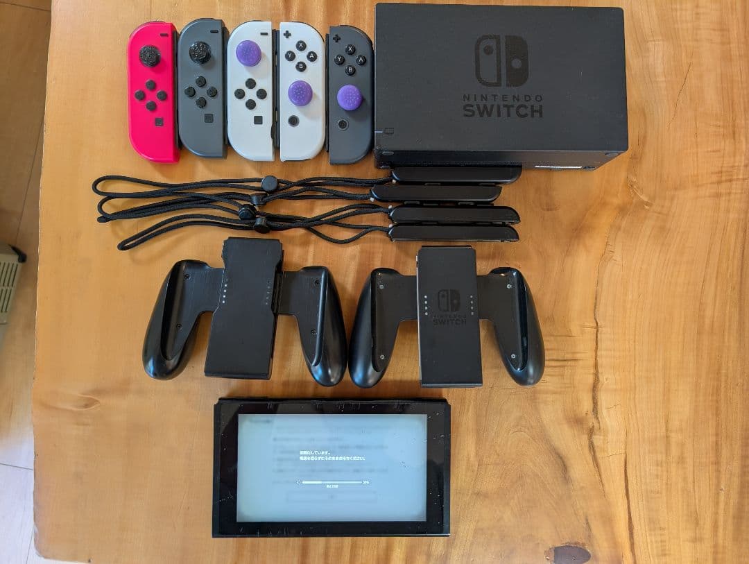 Nintendo Switch 本体 スイッチ　ジョイコン5個　写真のもののみ Nintendo Switch 本体 スイッチ ジョイコン5個 写真のもののみ