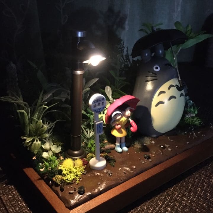 トトロ名場面バス停ジオラマ+メイちゃんポット＋トトロお腹の上メイ
