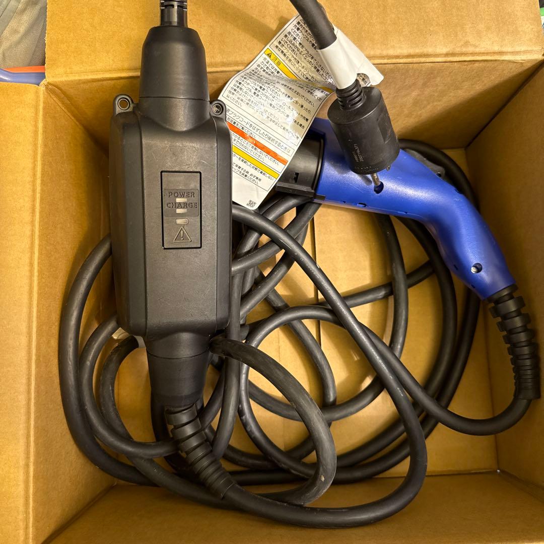 トヨタ　充電器 トヨタ（TOYOTA） スイッチホール用 USB充電器 Aタイプ LED ダイハツ