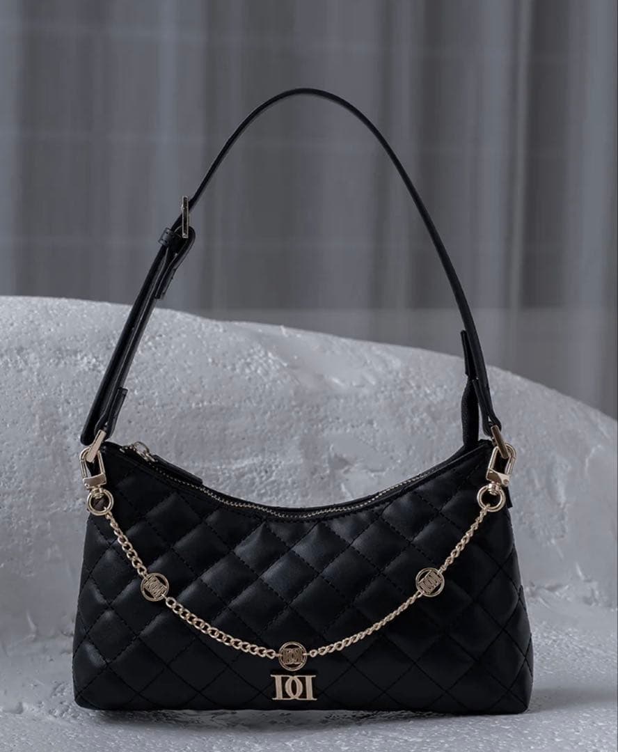 Darich キルティングチェーンハンドミニバッグ ダーリッチ 新品未使用 シルバーパーツ】キルティングスクエアミニバッグ – Darich (ダーリッチ)