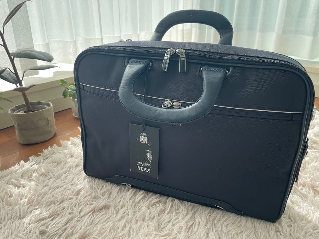 [新品タグ付]Tumi ビジネスバッグ ネイビーメンズ TUMI（トゥミ） ビジネスバッグ 「SHIPS別注」TUMI: 完全別注モデル