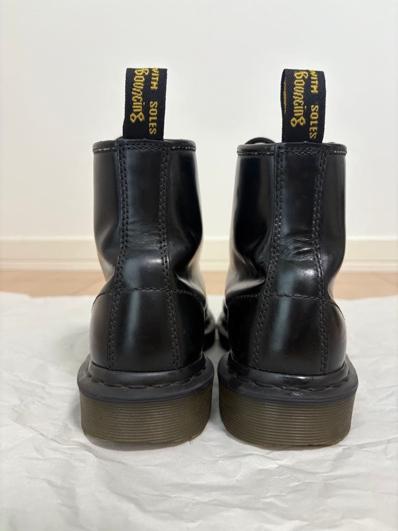 【希少】ドクターマーチン 6ホール 黒ステッチ 22.5cm