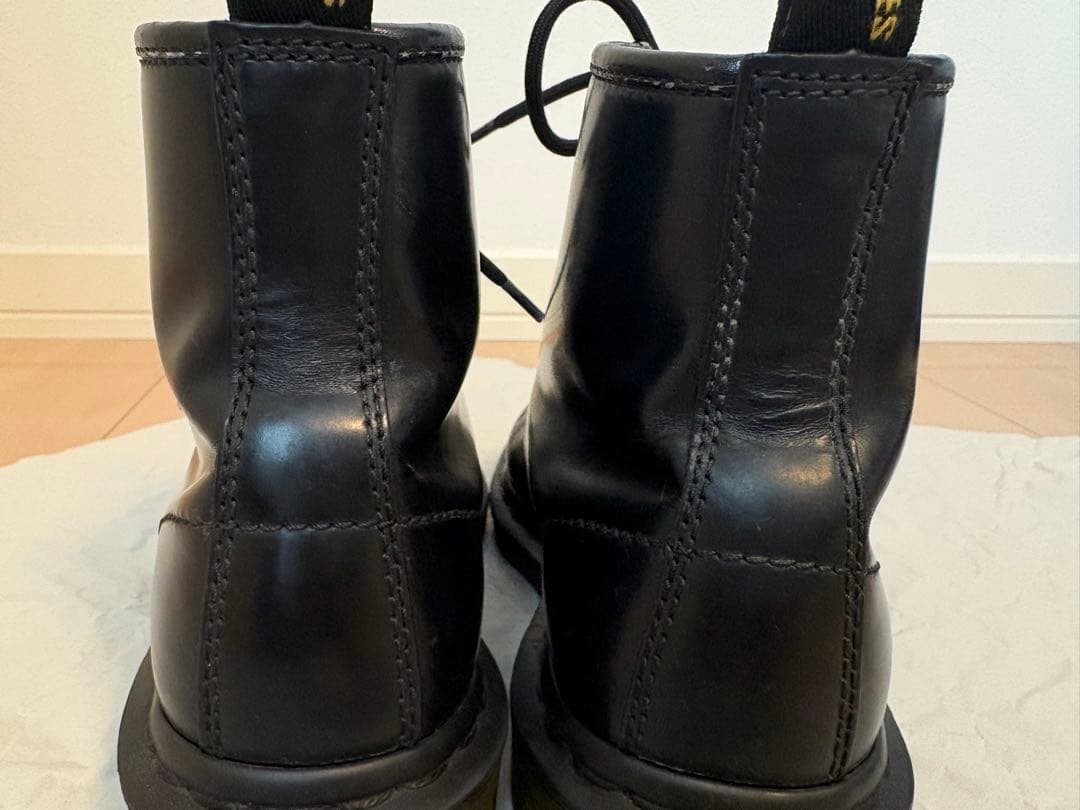 【希少】ドクターマーチン 6ホール 黒ステッチ 22.5cm