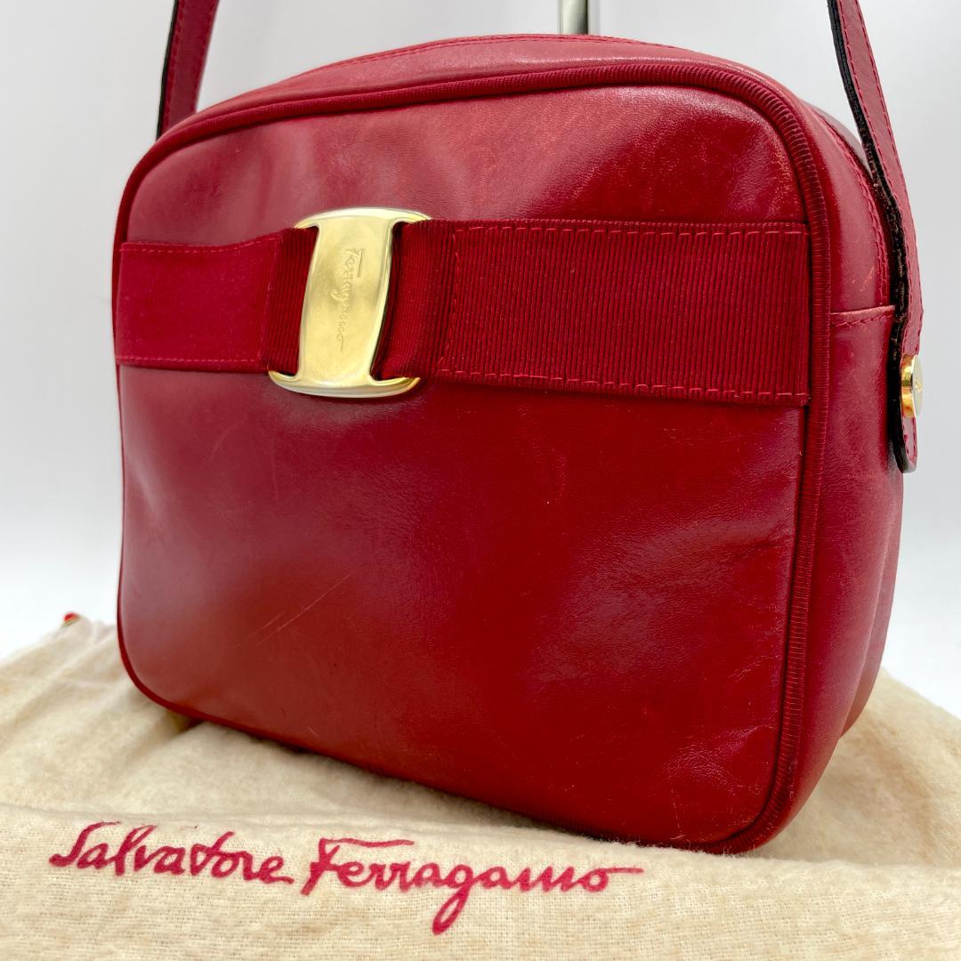 良品 Ferragamo ショルダーバッグ レザー レッド ヴァラリボン サルヴァトーレフェラガモ Salvatore Ferragamo ヴァラ リボン