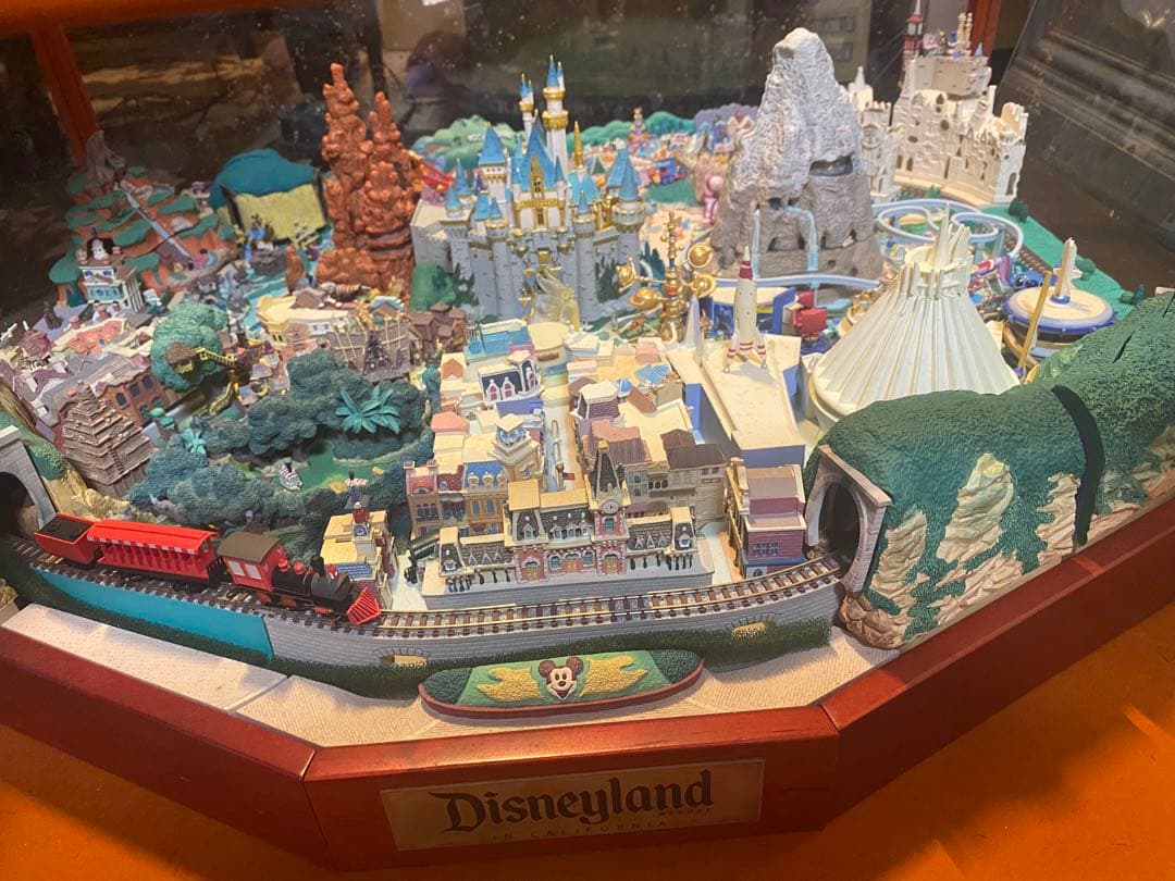 Disneyland ミニチュアモデル　ケース付き ジャングルクルーズ」に乗ったミッキー！東京ディズニーランド「ミニ
