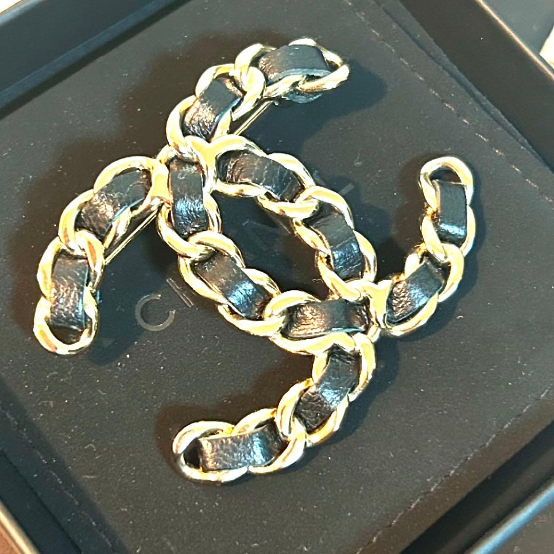 レア美品 CHANEL シャネル ブローチ チェーン レザー CCマーク - メルカリ