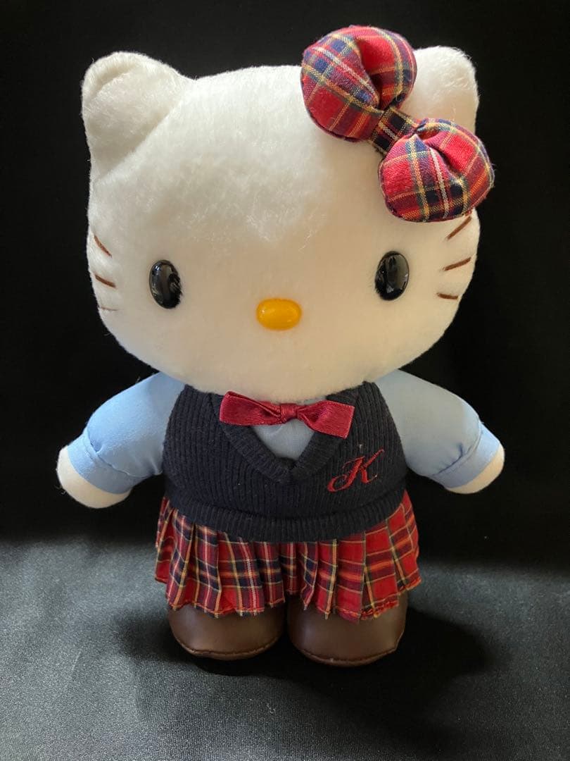 レア　ハローキティ　制服　ぬいぐるみ　B2244 ハローキティ 【予約】マスコットホルダー（制服） - Meccha Japan