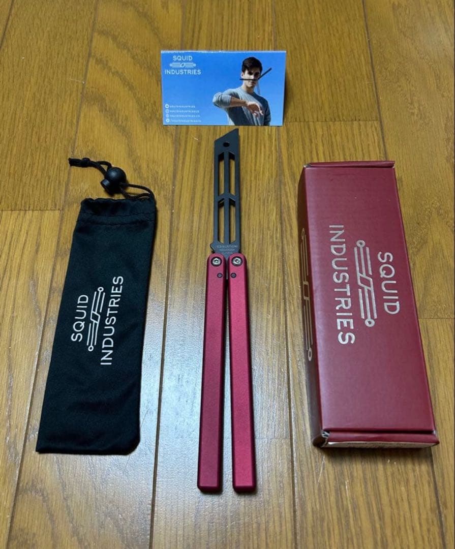 スポーツトイ・アクショントイ SQUID INDUSTRIES \"Triton inked red\" Inked Squidtrainer V4 Balisong Butterfly Knife Trainer | Squid